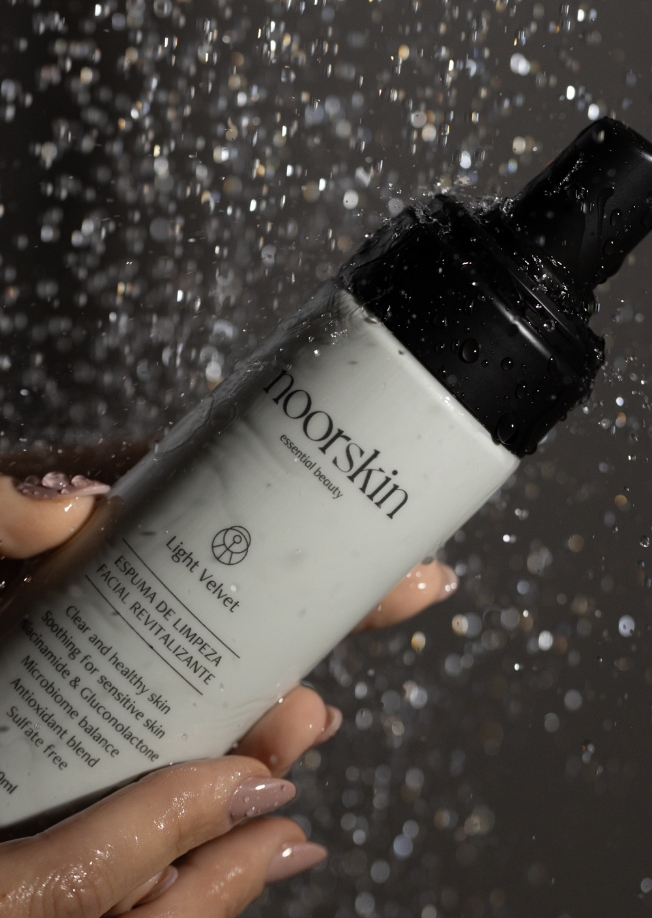 Light Velvet | Espuma facial de limpeza revitalizante